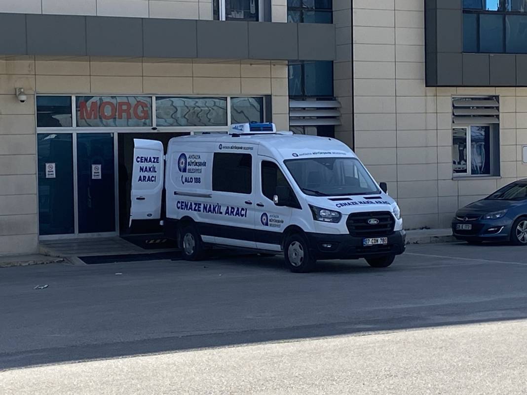 Antalya'da korkunç olay! Falezlerden denize  düşen müzisyen öldü 2